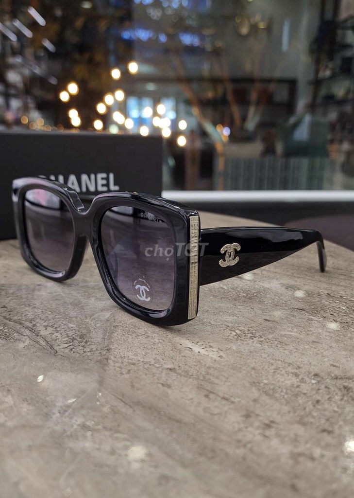 Kính mát Chanel viền đá full phụ kiện