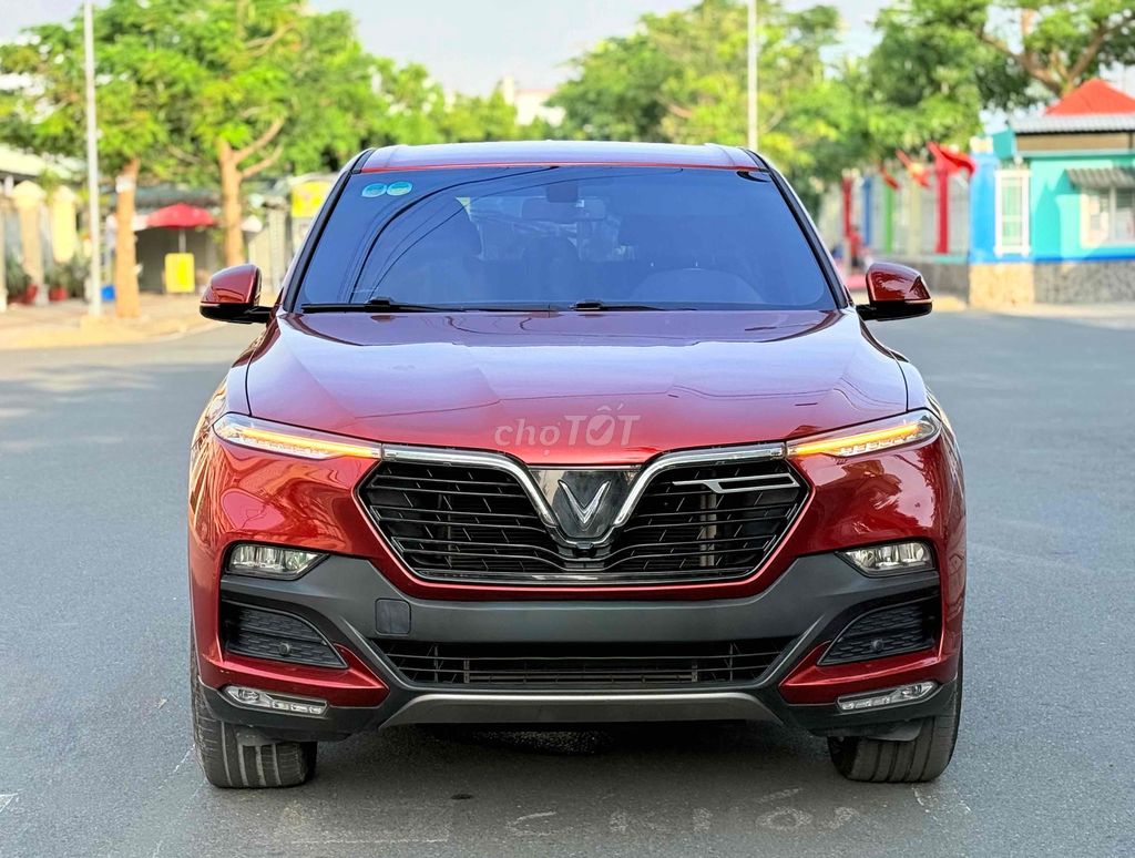 VinFast Lux SA 2.0 Turbo 2019 Base красный 71 000 км