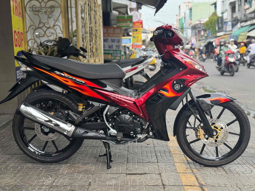 Yamaha Exciter, механическая коробка передач, красно-черный