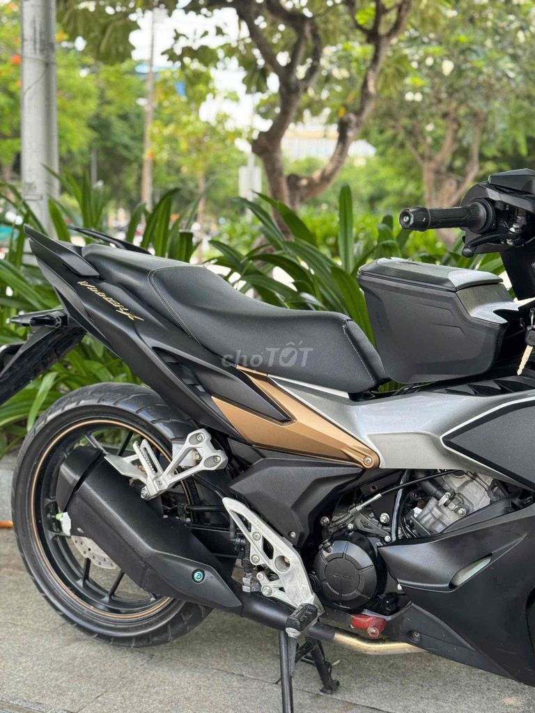 Winner X V2 Abs 2021, чёрный матовый, 25 000 км, госномер Хошимина