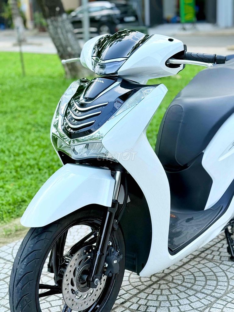 Хонда SH 150 ABS 2021 Белая Вьетнам