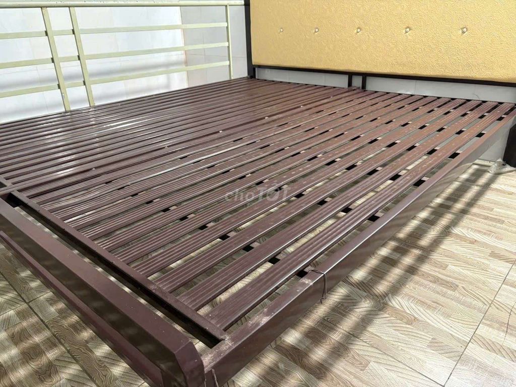 Giường sắt 1.8m x 2m màu Nâu. Mua bán Giường, chăn ga gối nệm tại Quận Cái Răng Cần Thơ được đăng bởi Nguyễn Minh Trí  hình 1