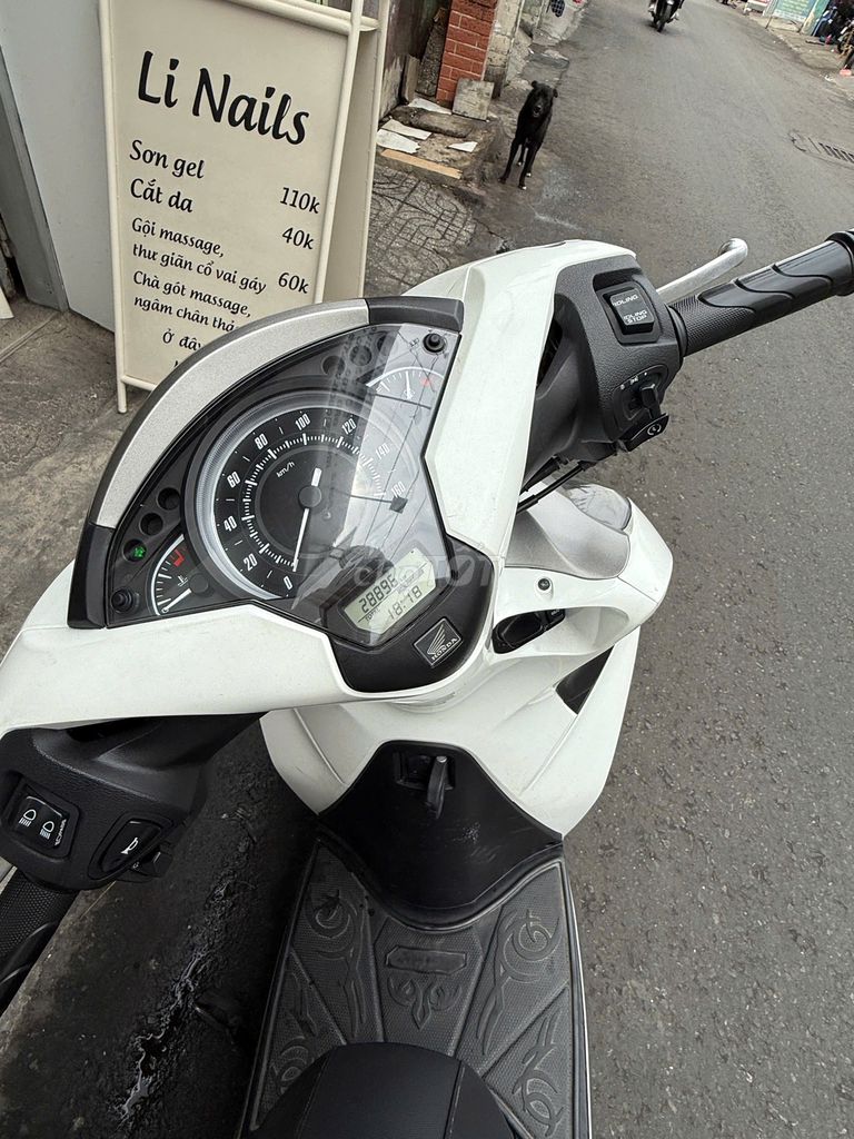 Bán xe SH 2019 màu trắng 53 triệu. Mua bán Xe máy tại Quận 4 Tp Hồ Chí Minh được đăng bởi KHUYẾN hình 2