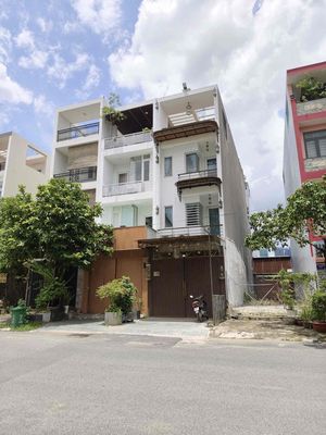 Townhouse 80 m² · 5 bed · Đường Bùi Tá Hán