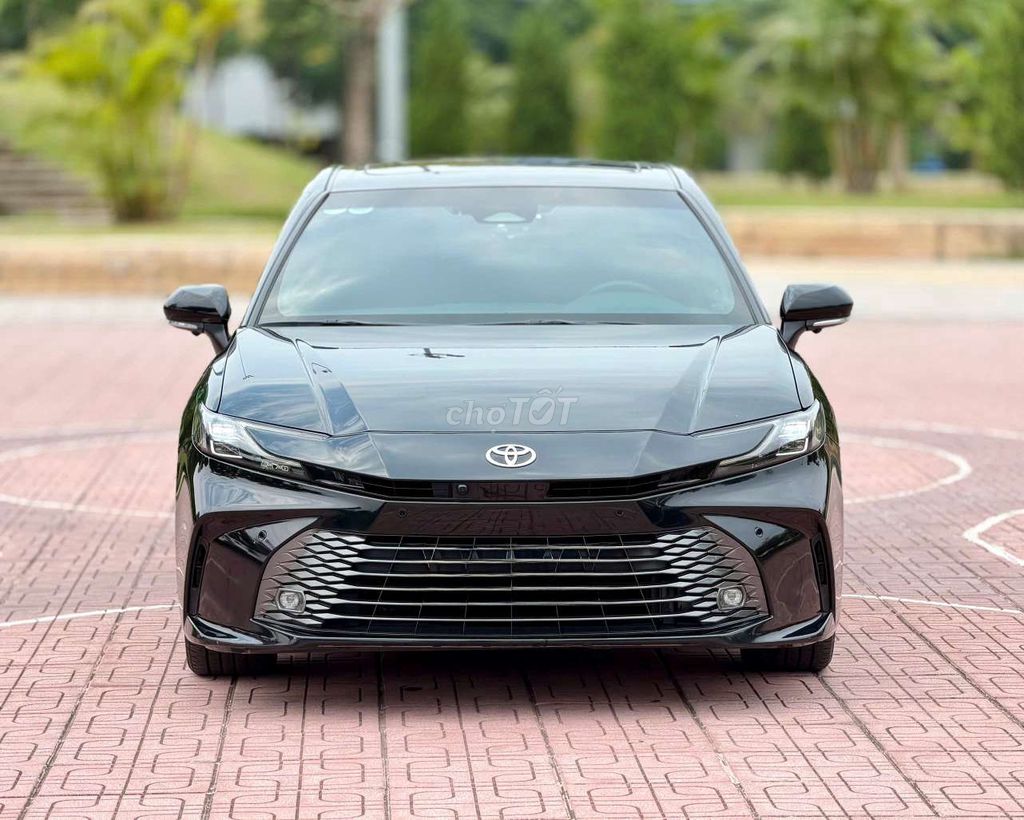 Toyota Camry 2.5 HEV - MID 2025 в состоянии нового автомобиля