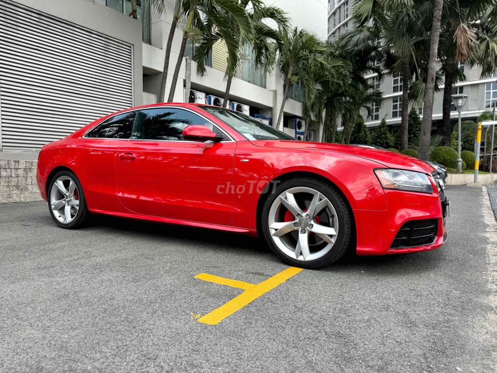 Audi A5 2009 2.0T S-line Quattro - 72000 km