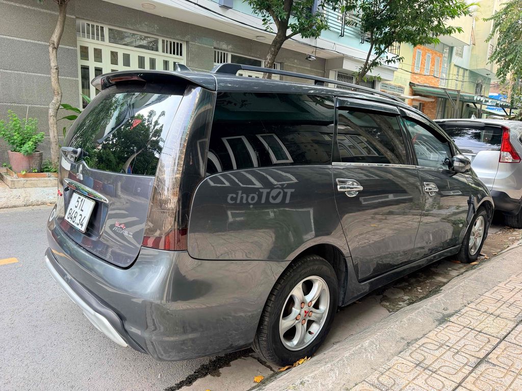 Mitsubishi Grandis 2005