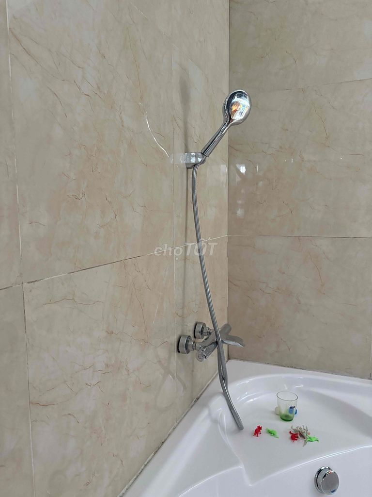 Bồn tắm góc Sứ Trắng Còn rất mới. Mua bán Thiết bị vệ sinh, nhà tắm tại Quận Bắc Từ Liêm Hà Nội được đăng bởi Ngô Thu Thuỷ hình 1