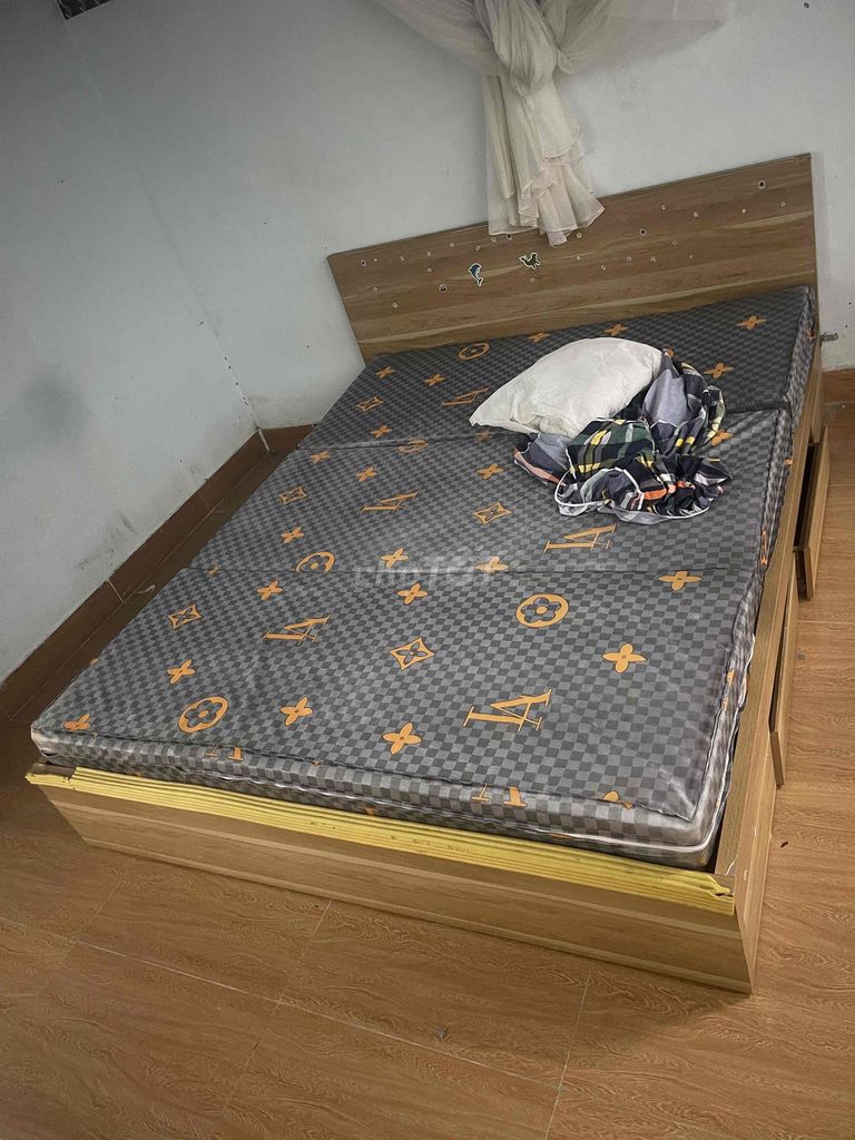 Giường ngủ 1m6x2m. Mua bán Giường, chăn ga gối nệm tại Quận Hà Đông Hà Nội được đăng bởi Trần Lam hình 1