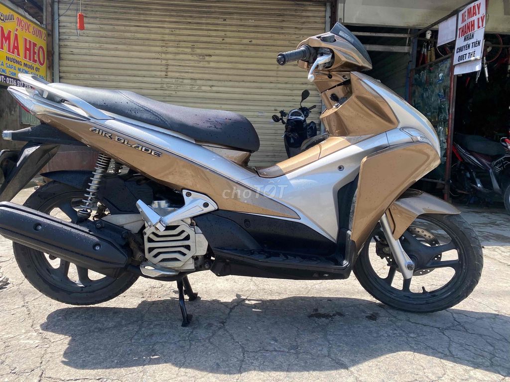 cần bán xe ab 2015 dệp êm zin. Mua bán Xe máy tại Thành phố Dĩ An Bình Dương được đăng bởi Đăng khoa hình 2