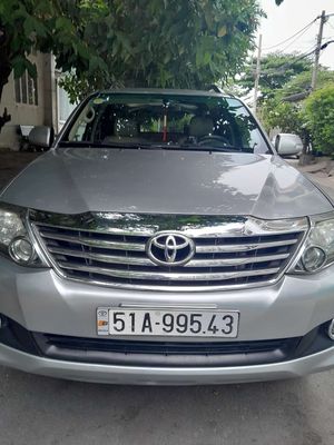 Toyota Fortuner 2.7 máy xăng 1 cầu