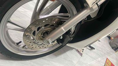 Xe tay ga Honda SH trắng đen. Mua bán Xe máy tại Quận 10 Tp Hồ Chí Minh được đăng bởi Trương Hải Đăng