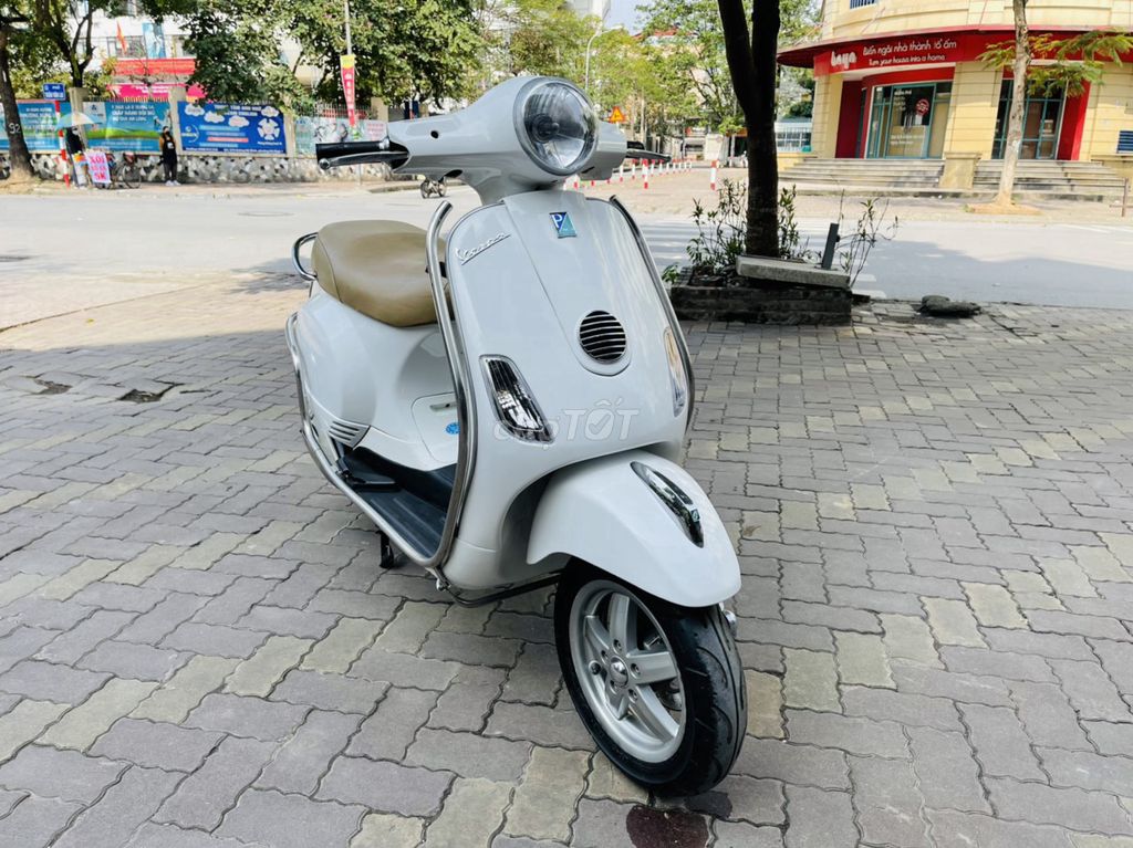 VESPA LX 125IE TRẮNG XE NGUYÊN ZIN BIỂN HÀ NỘI. Mua bán Xe máy tại Quận Bắc Từ Liêm Hà Nội được đăng bởi THANH BÌNH hình 5