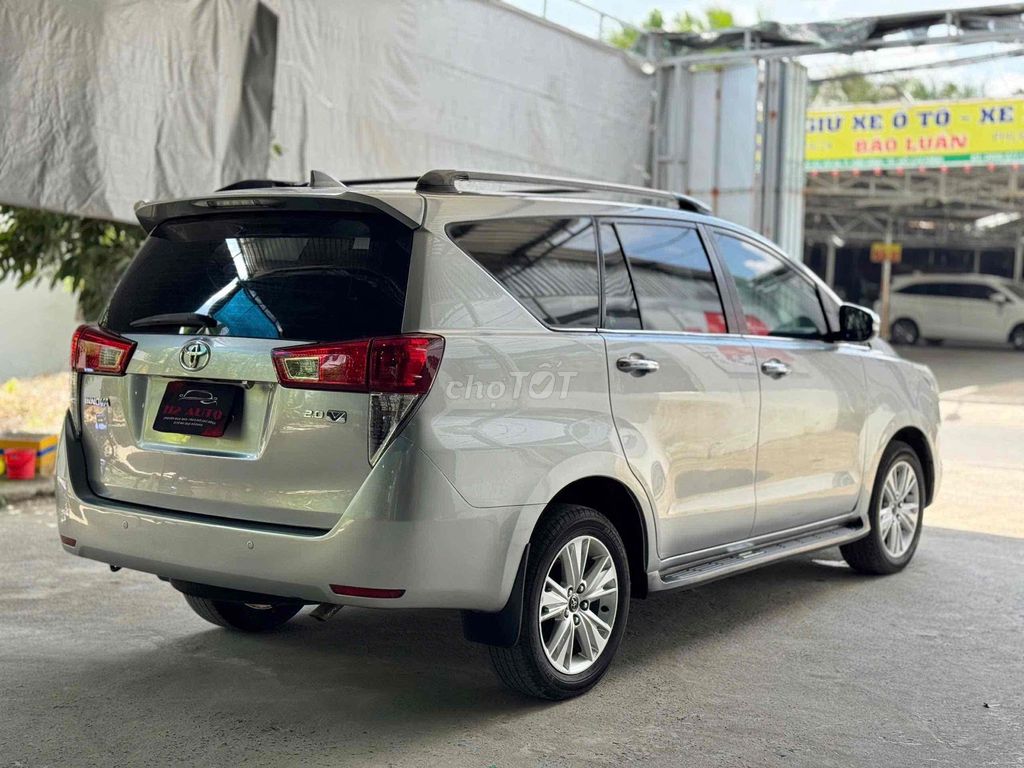 Toyota Innova комплектация 2.0V премиум