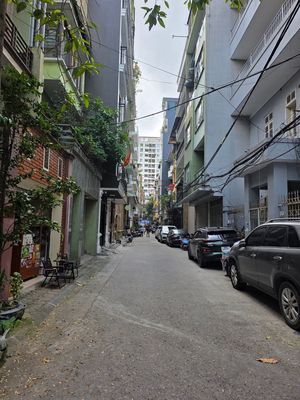 Nhà phố 52 m² · 11 PN · Phố Lạc Trung