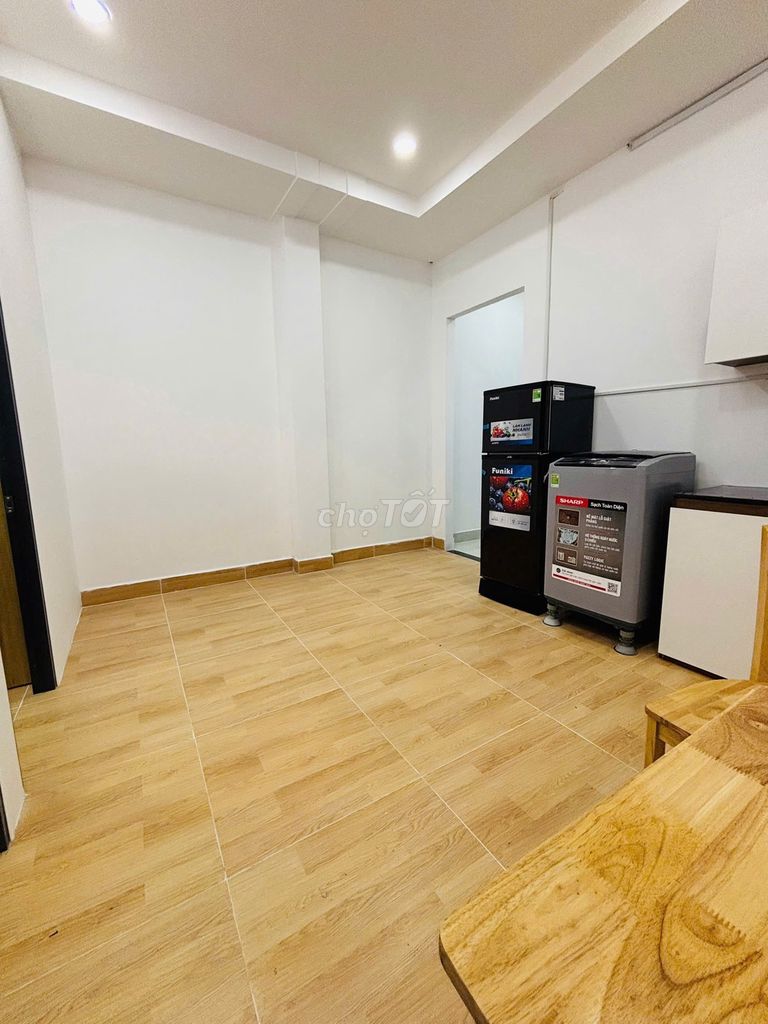 2 спальни отдельно, отдельная кухня, полная мебель, балкон, широкое окно на Данг Туи Чам