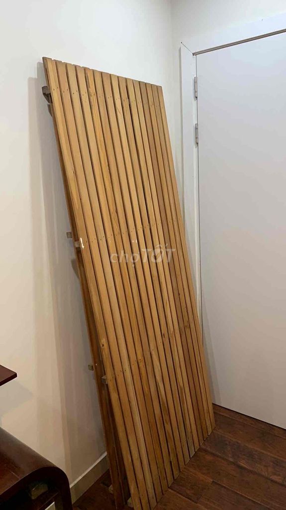 Dát giường gỗ tự nhiên 1m6 x 2m. Mua bán Giường, chăn ga gối nệm tại Quận Cầu Giấy Hà Nội được đăng bởi Minh Long hình 1