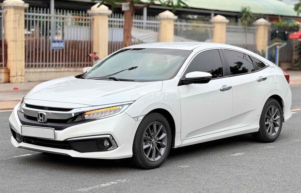 Honda Civic 2021 Gen 10 1.8G белый оригинал хорошая цена