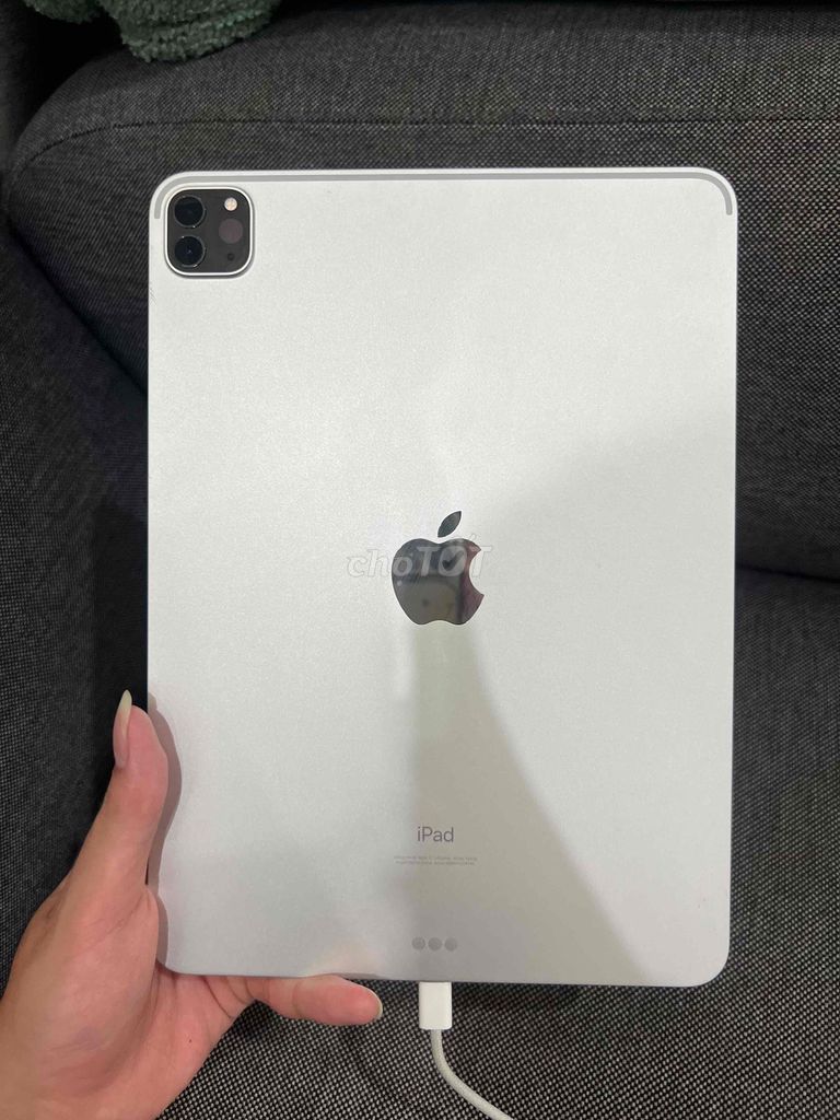 Apple iPad Pro 2020 Wifi Bạc. Mua bán Máy tính bảng tại Quận Thanh Xuân Hà Nội được đăng bởi Hoàng Long hình 1