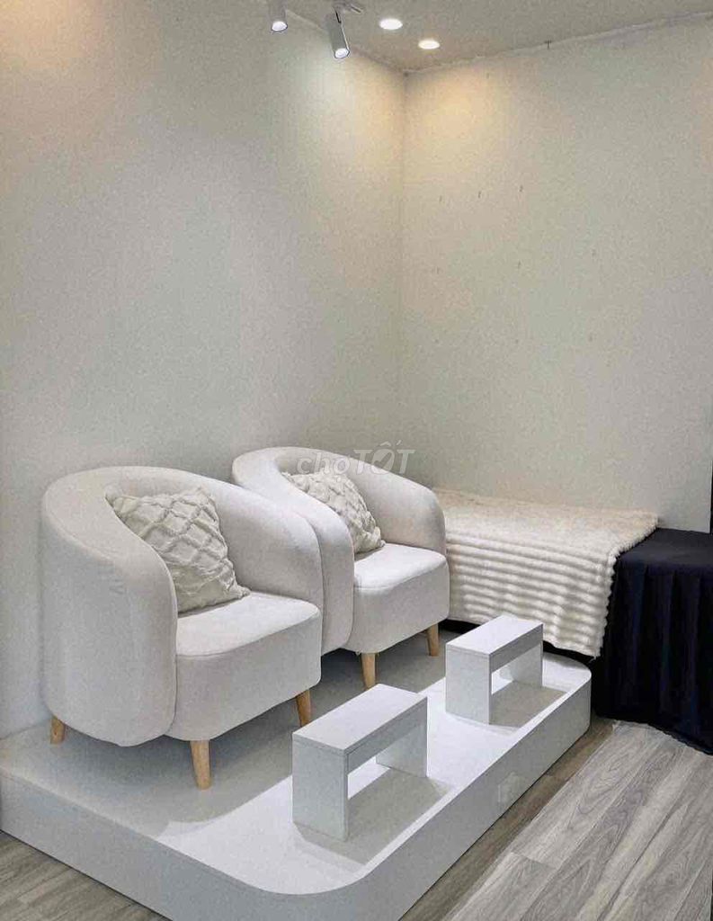 Ghế nail Vải Trắng đã qua sử dụng. Mua bán Bàn ghế tại Thành phố Pleiku Gia Lai được đăng bởi Huy Hudy Home hình 1