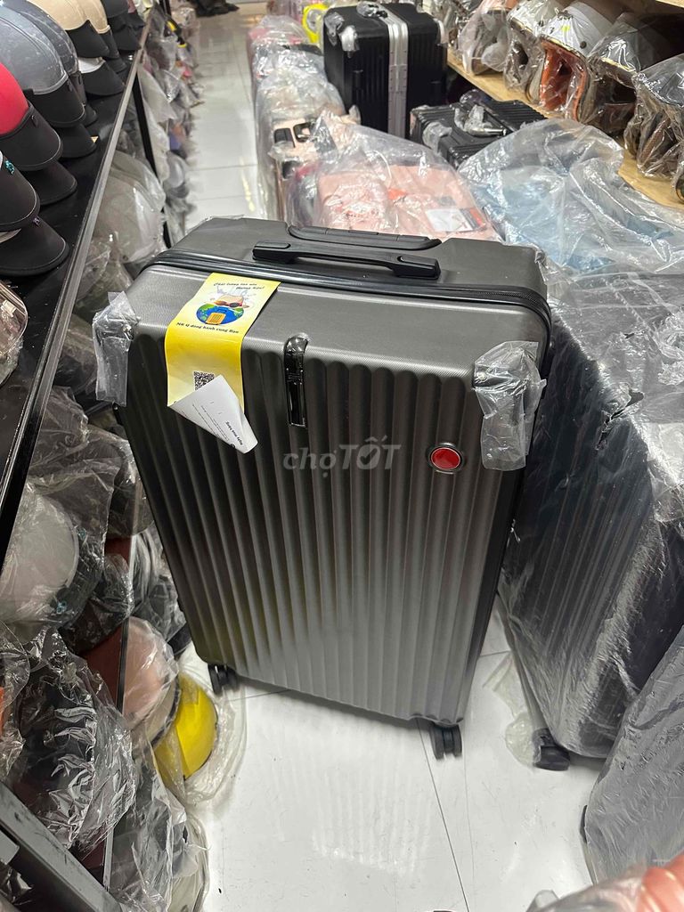 Vali du lịch 28 inch Xám, Hồng chống va đập. Mua bán Túi xách tại Quận Cẩm Lệ Đà Nẵng được đăng bởi Trương Thị Ngọc Diễm hình 1