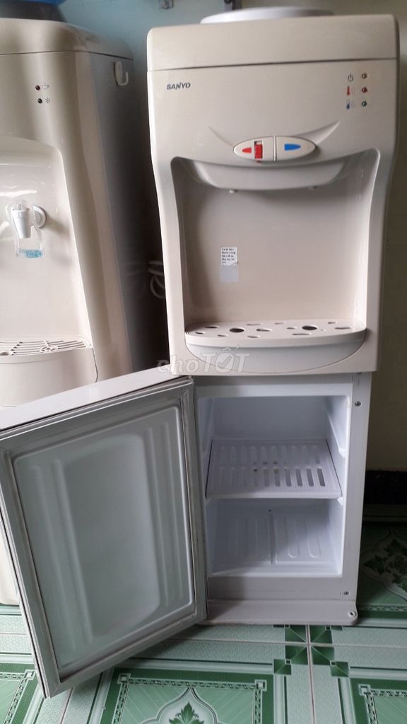 0908372557 - Bình nước uống nóng lạnh Sanyo có Tủ Lạnh mini