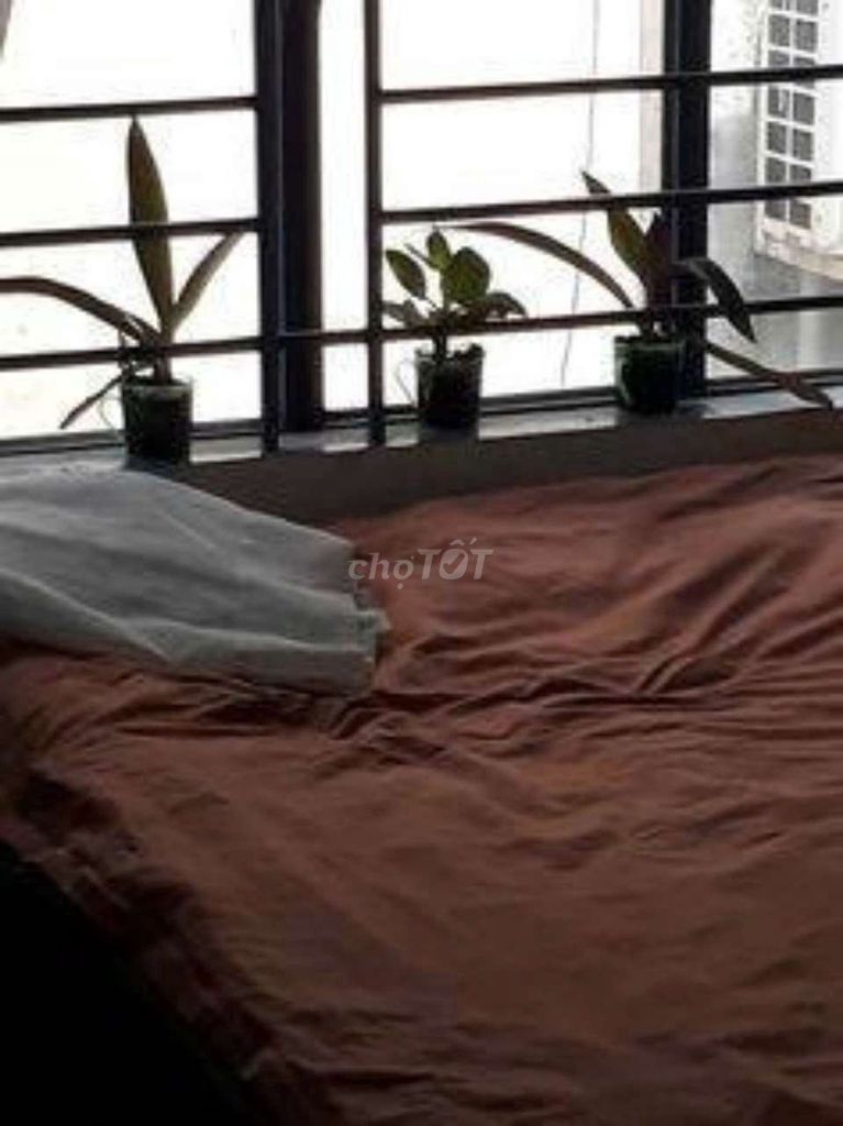 Комната с кухней, 20м², 2-й этаж, большое окно, полная мебель, рядом метро Ван Тхань