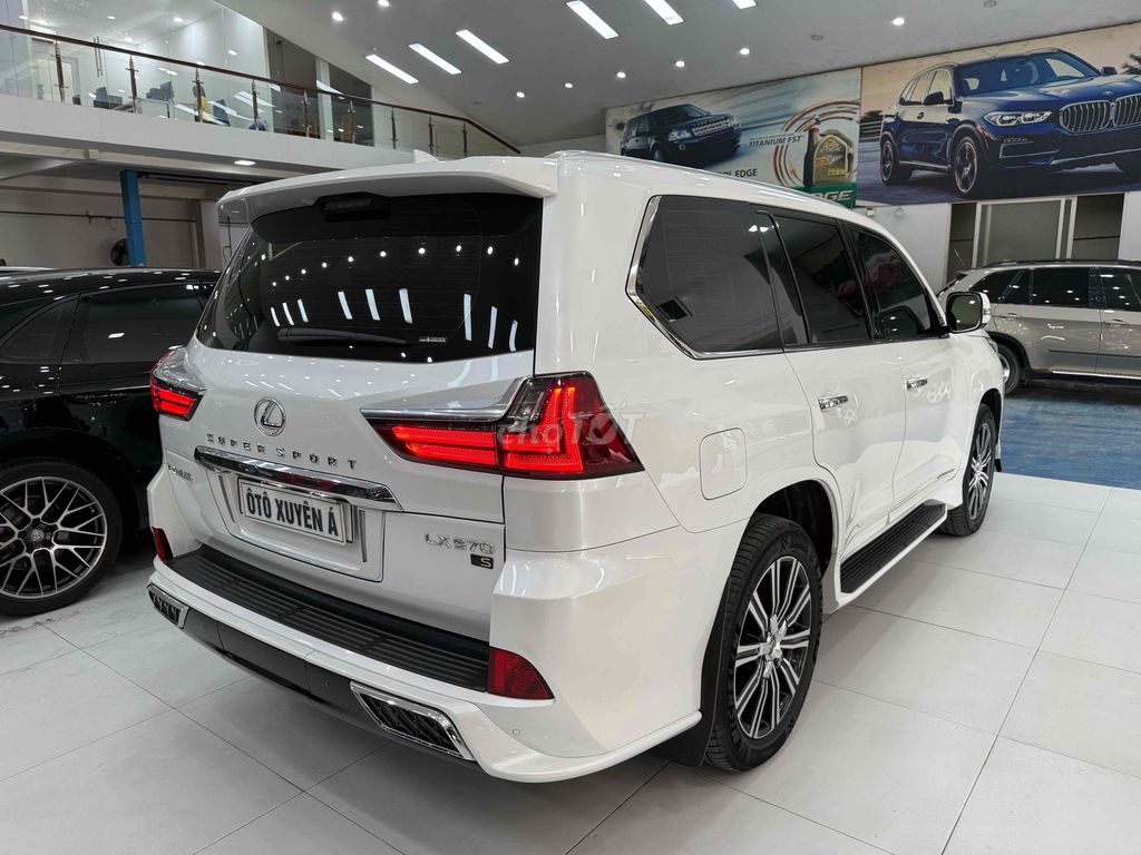 Lexus LX570 2018 Trắng 93000 km. Mua bán Ô tô tại Quận Tân Bình Tp Hồ Chí Minh được đăng bởi Nguyễn Văn Lâm hình 4