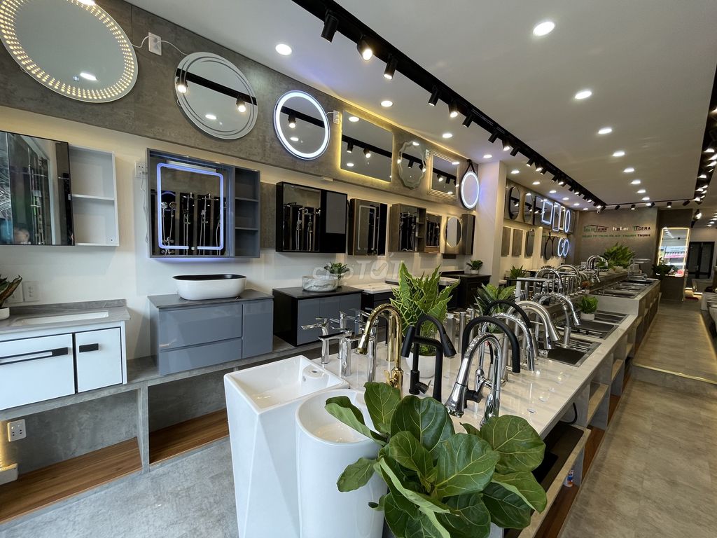 Nhân Viên Bán Hàng Showroom Thiết Bị Vệ Sinh