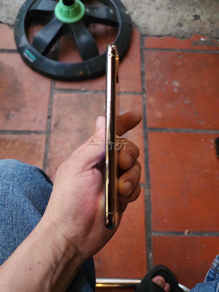 Apple iPhone XS 64GB Vàng Nứt kính. Mua bán Điện thoại tại Quận Tân Phú Tp Hồ Chí Minh được đăng bởi khúc cua cuộc đời hình 1