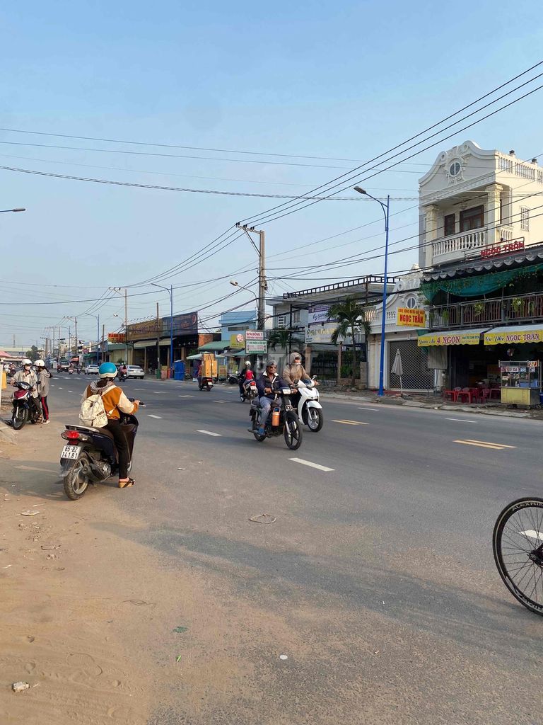 NỀN MẶT TIỀN HOÀNG QUỐC VIỆT, AN BÌNH, NINH KIỀU, CẦN THƠ