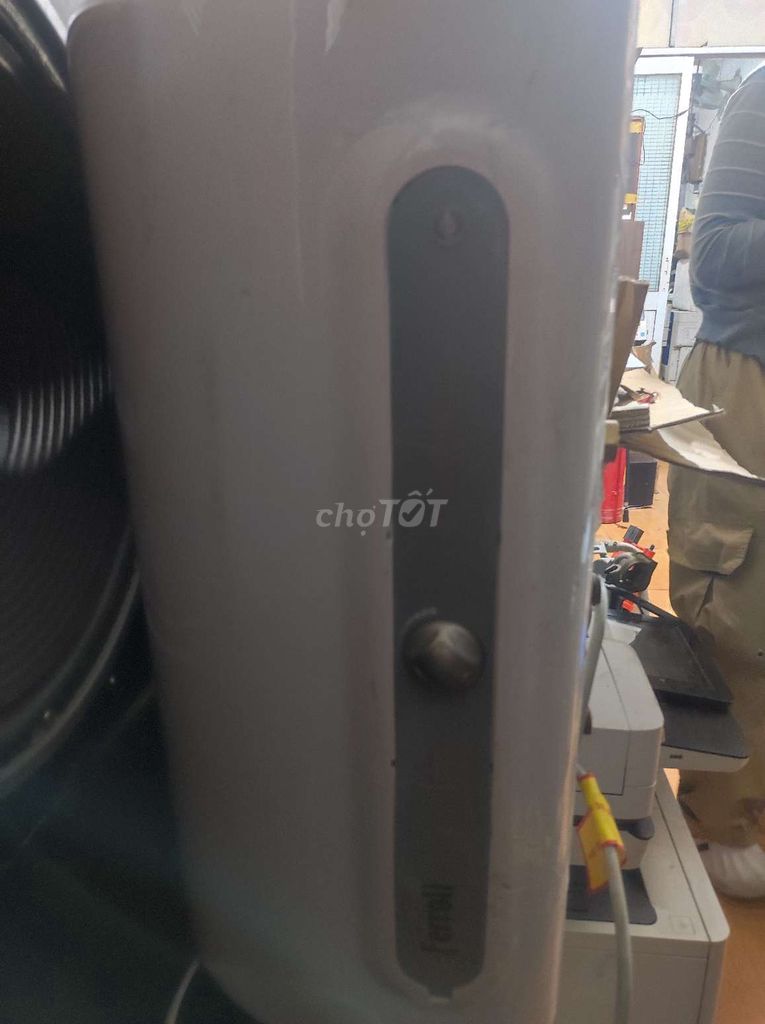 Bình nóng lạnh Ferroli Trắng. Mua bán Thiết bị vệ sinh, nhà tắm tại Quận Gò Vấp Tp Hồ Chí Minh được đăng bởi thụy Dương đồ cũ nguyễn kiệm hình 1