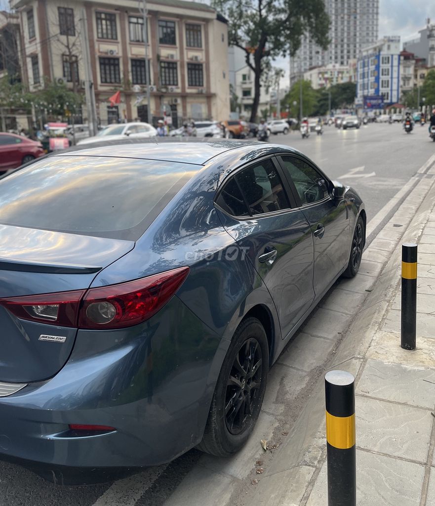 Mazda 3 đời 2018 màu xanh, 100.000 km. Mua bán Ô tô tại Quận Long Biên Hà Nội được đăng bởi TRUNG  hình 3