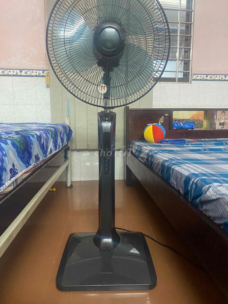 Quạt đứng Sanyo EF-M16ML Đen Malaysia Đã sử dụng. Mua bán Quạt tại Quận 10 Tp Hồ Chí Minh được đăng bởi Khanh hình 1