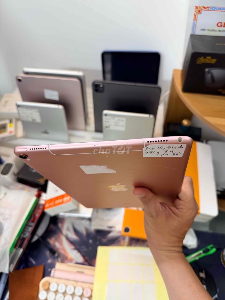 Apple iPad Pro 10.5 inch 4G 256GB Vàng hồng. Mua bán Máy tính bảng tại Quận Tân Bình Tp Hồ Chí Minh được đăng bởi Tran Minh Anh hình 1
