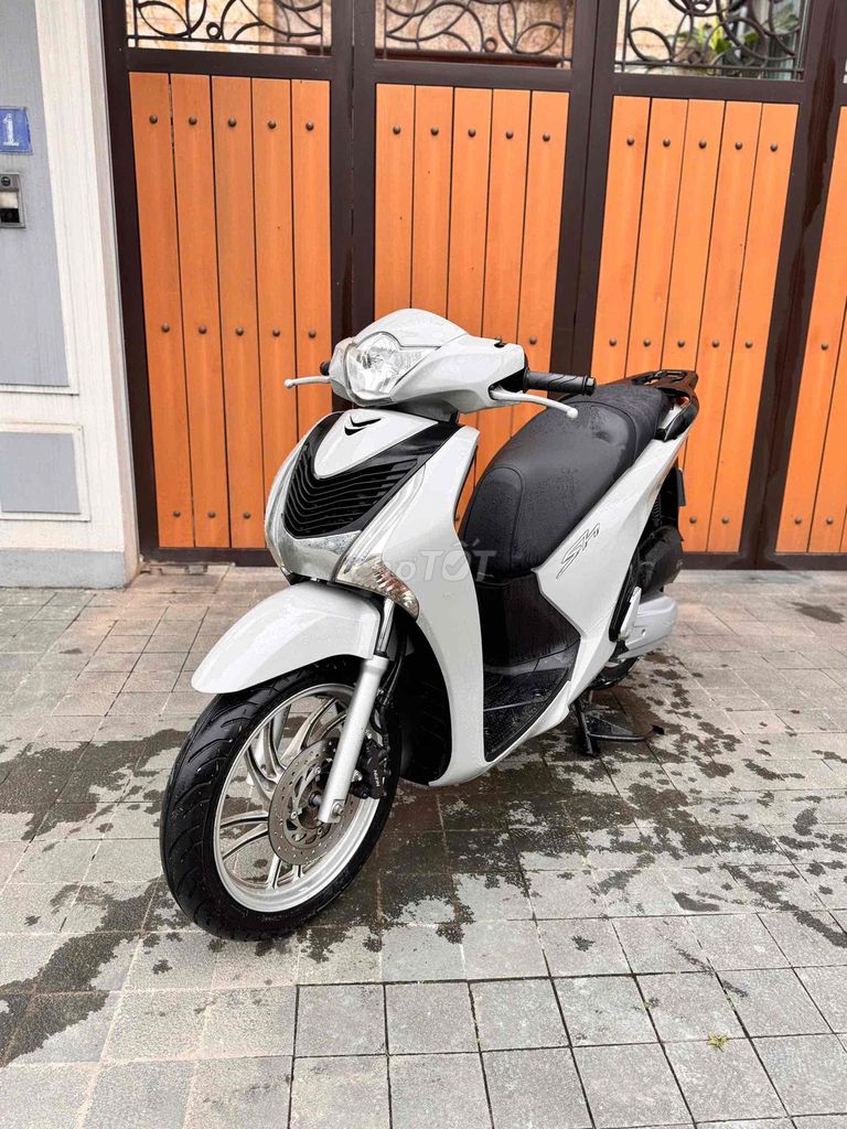 Honda SH 150i 2013 Trắng 25000 km. Mua bán Xe máy tại Huyện Gia Lâm Hà Nội được đăng bởi Xe Máy Phúc Hưng hình 3