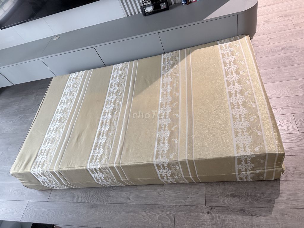 Đệm Everon 1m8x2m dày 15cm cũ. Mua bán Giường, chăn ga gối nệm tại Quận Hoàng Mai Hà Nội được đăng bởi Nguyễn Hải Yến  hình 1