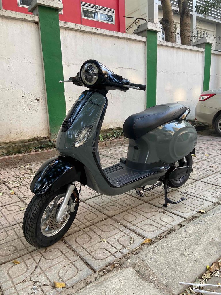Xe máy điện Vespa màu Xám bình mới 100%. Mua bán Xe điện tại Quận Long Biên Hà Nội được đăng bởi Xe điện Huân Linh hình 7