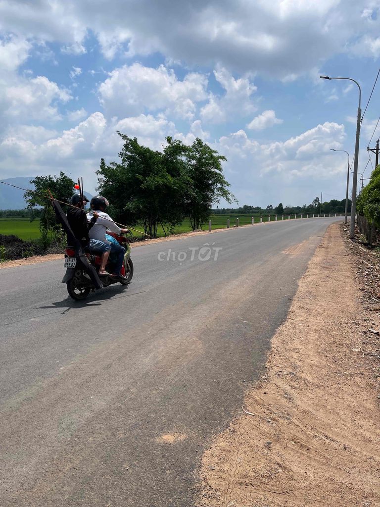 Bán đất MT nhựa 8m gần TL765, cách CT dầu giây phan thiết 2km