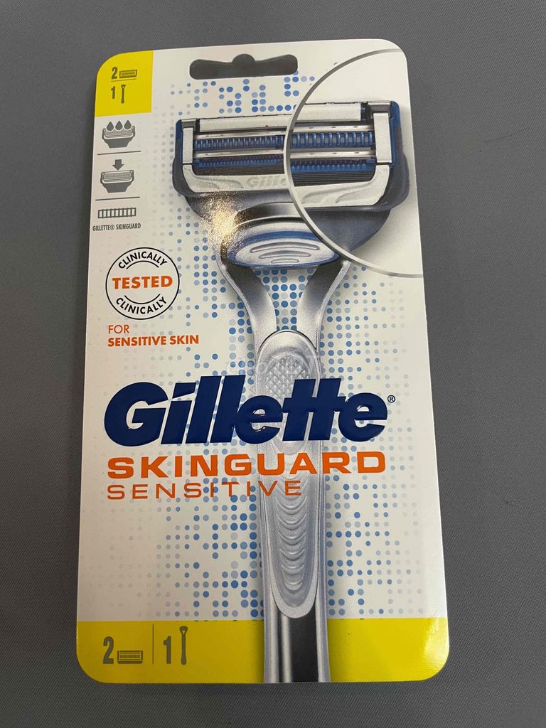 Gillette Skinguard Sensitive dành cho da nhạy cảm.