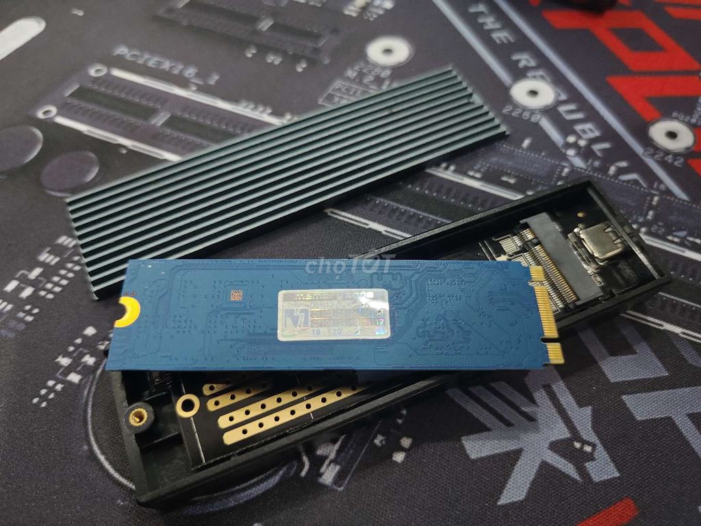 SSD SanDisk 256GB tháo laptop, có kèm Box Orico. Mua bán Linh kiện (RAM, Card...) tại Quận 3 Tp Hồ Chí Minh được đăng bởi HOÀNG ANH NGUYỄN hình 1