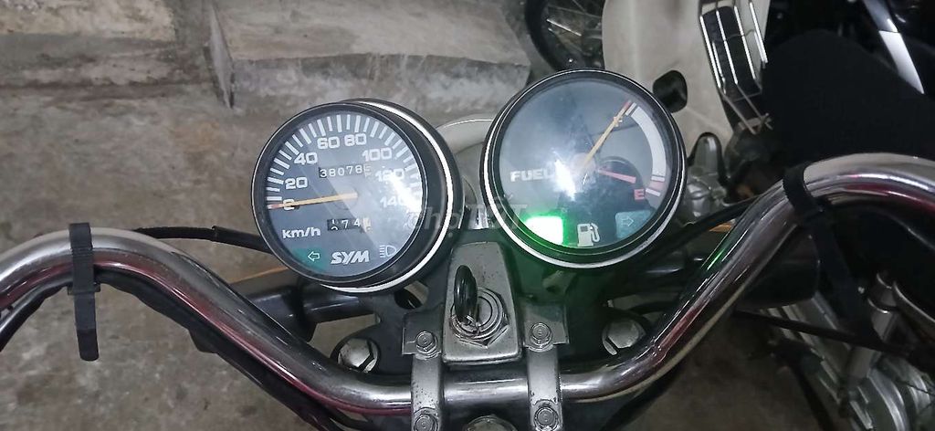 Xe mô tô SYM Wolf 125 năm 2010 màu đỏ rin 90%. Mua bán Xe máy tại Quận 5 Tp Hồ Chí Minh được đăng bởi Nguyễn Văn Bé hình 2