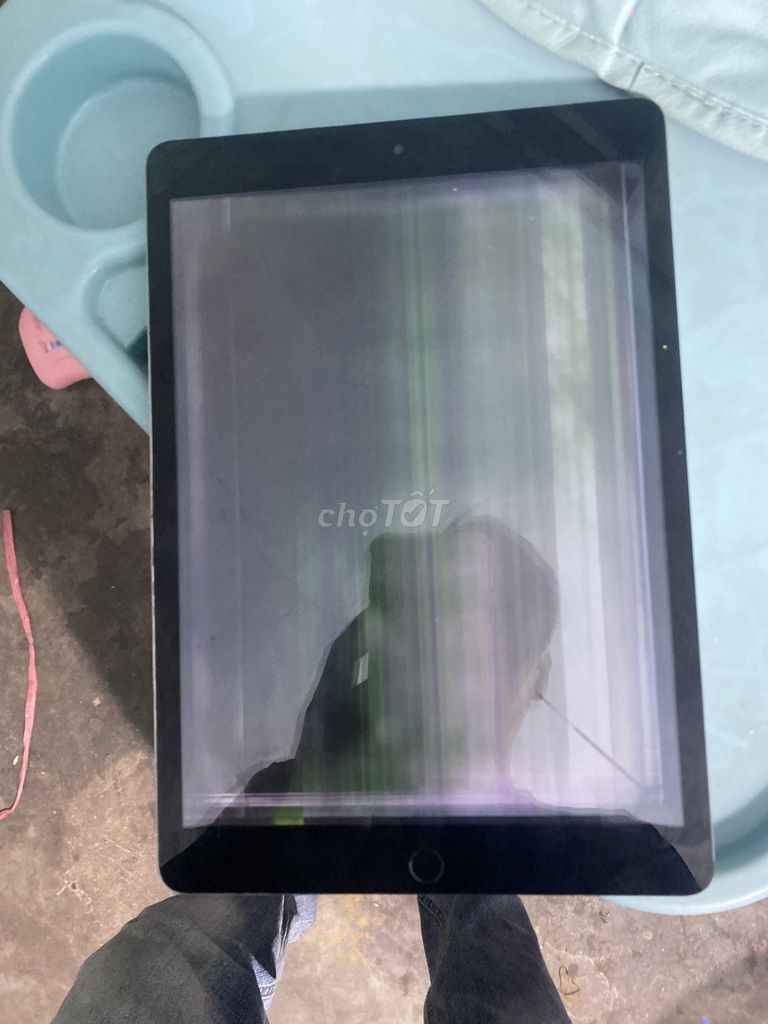 Apple iPad Gen 9 Bạc Hư màn trong. Mua bán Máy tính bảng tại Thành phố Thuận An Bình Dương được đăng bởi Hoàng Vân Trường hình 1