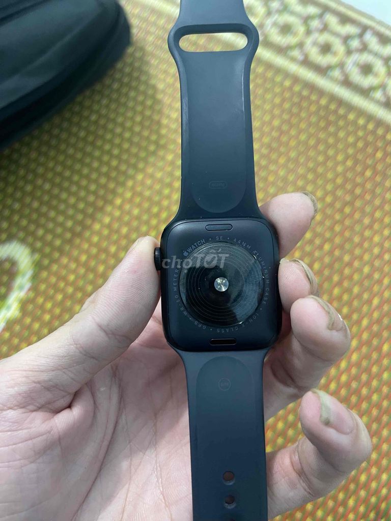 Apple Watch SE 2 2024 vừa sửa dụng được 1 tháng