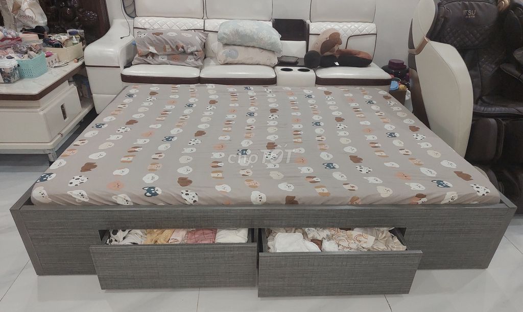Giường ngủ Gỗ MDF Xám 1.6m x 2m 2 ngăn kéo Mới 95%. Mua bán Giường, chăn ga gối nệm tại Quận Gò Vấp Tp Hồ Chí Minh được đăng bởi Nguyễn Tuấn Anh hình 1