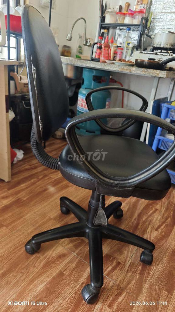 Ghế xoay Hòa Phát Đen Đã sử dụng. Mua bán Đồ dùng văn phòng tại Quận Nam Từ Liêm Hà Nội được đăng bởi Hà Mạnh Lam hình 1
