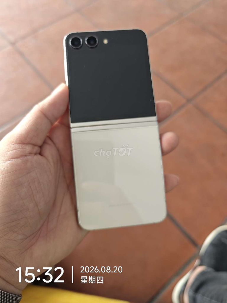 Samsung Z Flip5 512GB Trắng. Mua bán Điện thoại tại Quận Đống Đa Hà Nội được đăng bởi Anh Huy hình 1