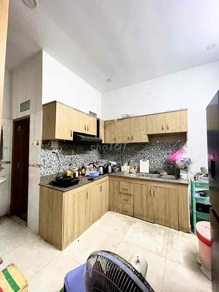 РЕДКИЙ ДВУХКВАРТИРНЫЙ ДОМ, 1/ КВАРТИРА, БЕЗ ВАННОЙ КОМНАТЫ - 4,6X8 (34 М2), 4 КОМНАТЫ
