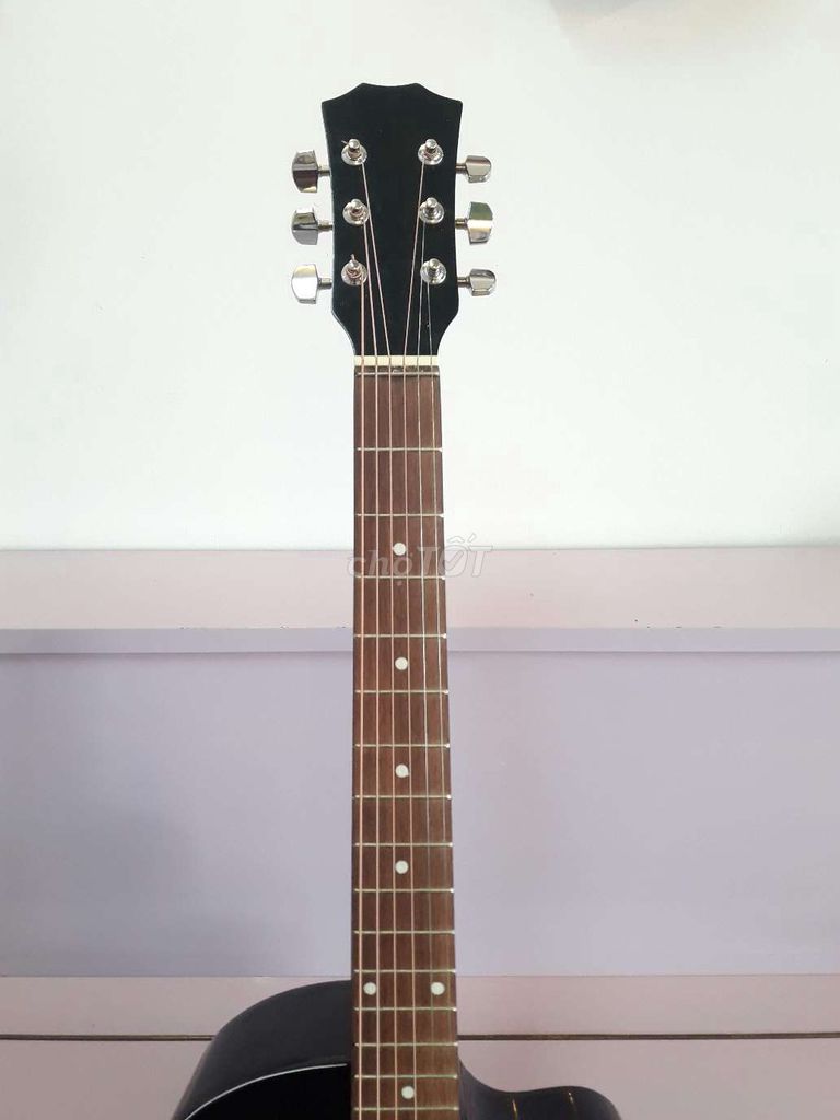0789702629 - Cần bán đàn guitar màu đen âm thanh hay