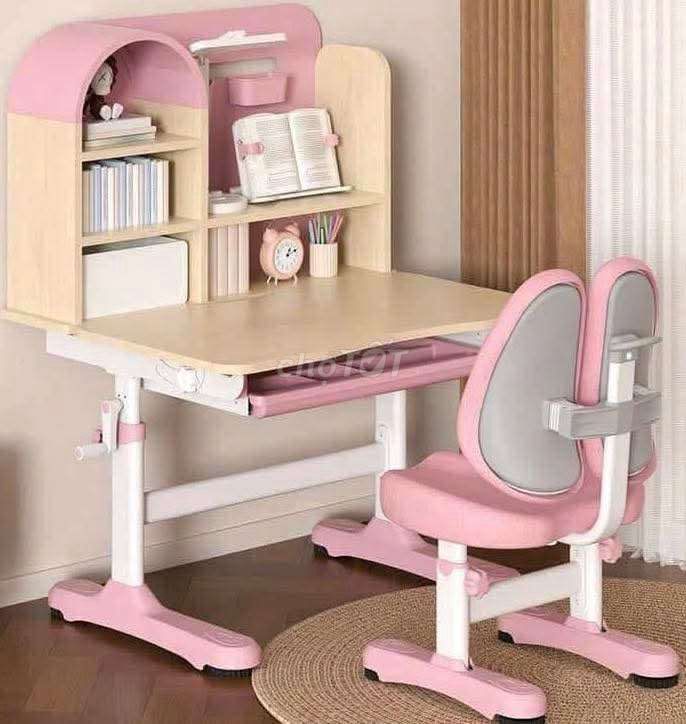 Bàn học chống gù Hồng 80x60cm. Mua bán Bàn ghế tại Quận Thanh Khê Đà Nẵng được đăng bởi Dương Ánh hình 1